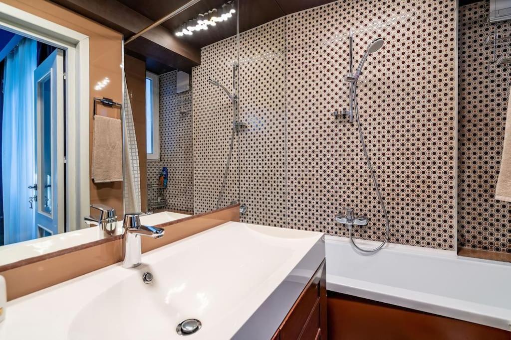 Modern - Central Apartment บูคาเรสต์ ภายนอก รูปภาพ