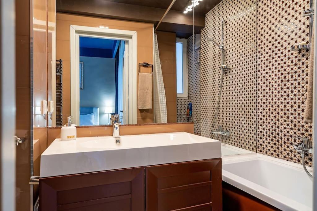 Modern - Central Apartment บูคาเรสต์ ภายนอก รูปภาพ